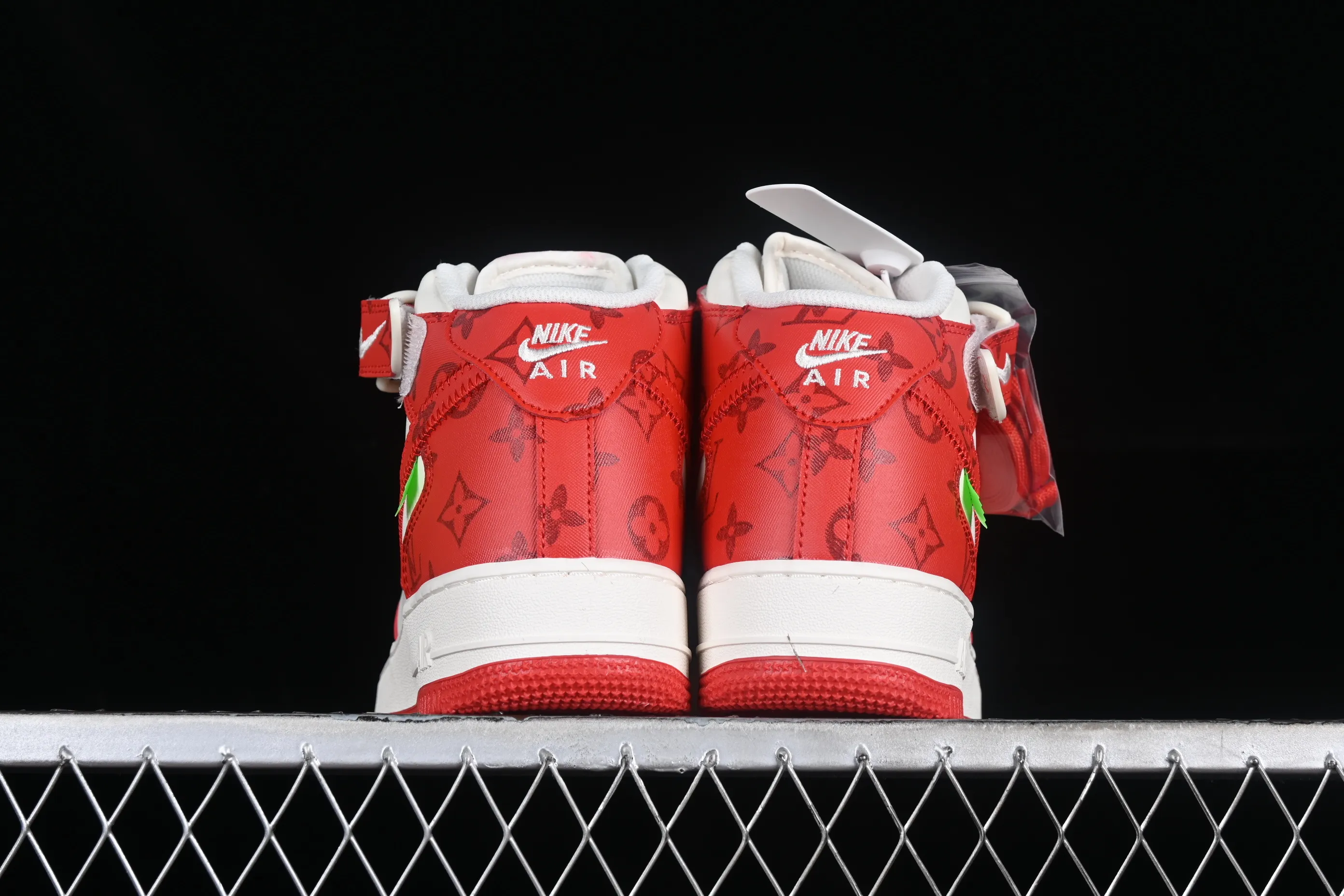 All categories Nk Air Force 1 Air Force series Nk Air Force 1 Mid Air Force mid-top Louis Vuitton x Nk Air Force 1'07 Mid jointly customized off-white red flower Air Force mid-top casual sneakers LL0222-001
